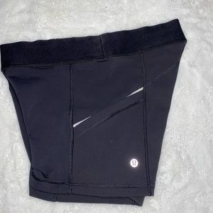 LULULEMON ATHLETICA Tight Shorts W/ pockets Sz: S